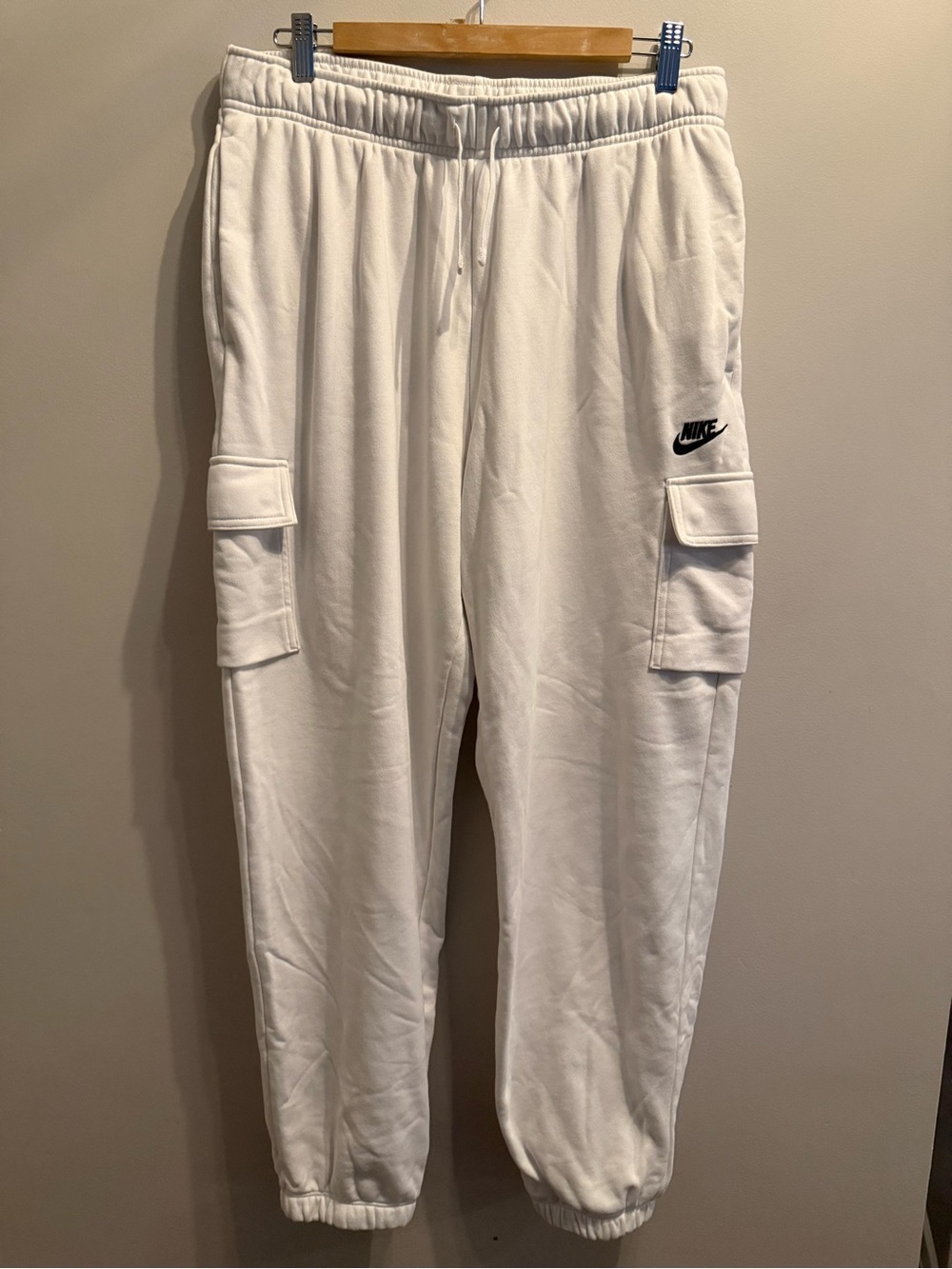Nike Sportswear Cargo Joggers White Fleece Sweatpants Size Large - Picture 2 of 4